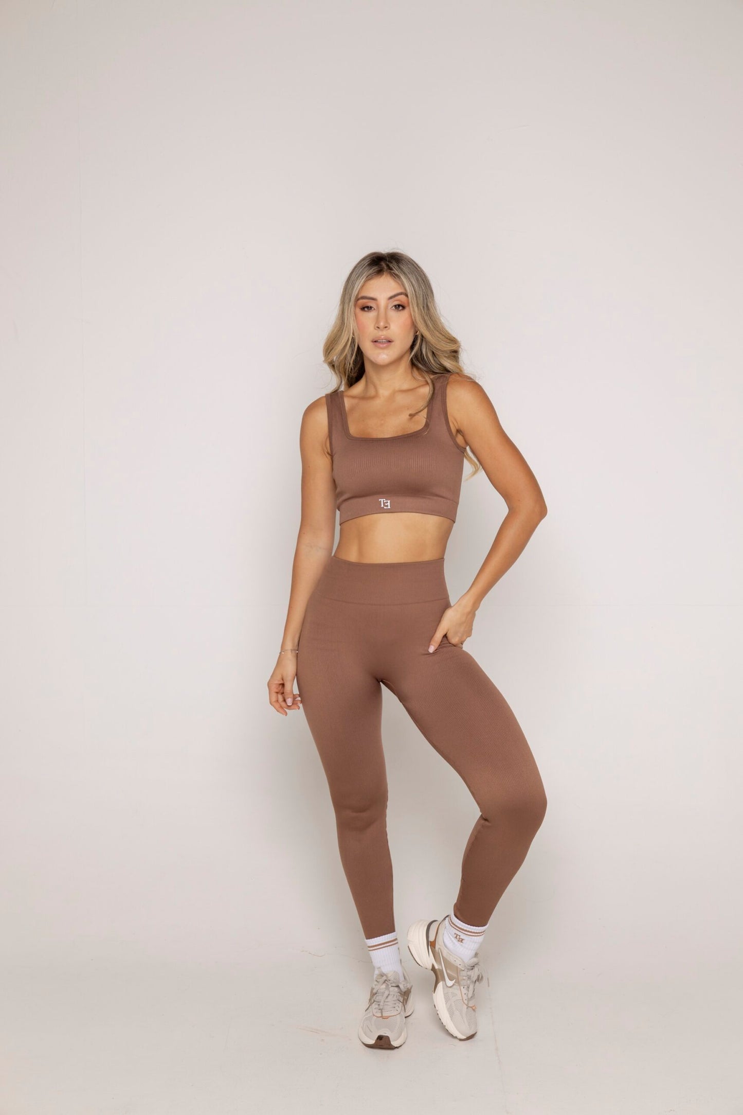 SET DEPORTIVO / PANTALON LARGO ABC221 MARRON